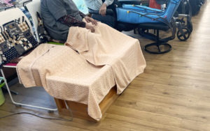 膝痛い方に。足が芯から温まる岩盤浴。